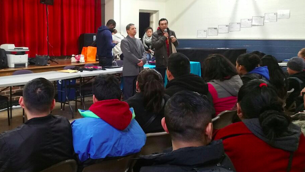 El Embj. Garc&iacute;a se dirige a sus compatriotas en Trenton, les explica sobre los servicios ofrecidos a nivel consular y les reitera su apoyo en todo lo que sea posible, especialmente en el ambiente anti-inmigrante que se vive. 
