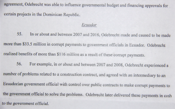 Párrafos 55 y 56 del caso de la Fiscalía de Nueva York contra la firma Odebrecht, en la que se indica que entre el 2007 y el 2016 se realizarán pagos corruptos a miembros del actual gobierno Ecuatoriano por más de 33.5 millones de dólares y que Odebrecht obtuvo beneficios de más de 116 millones como resultado de esos pagos corruptos. Según el documento los pagos fueron realizados en efectivo.