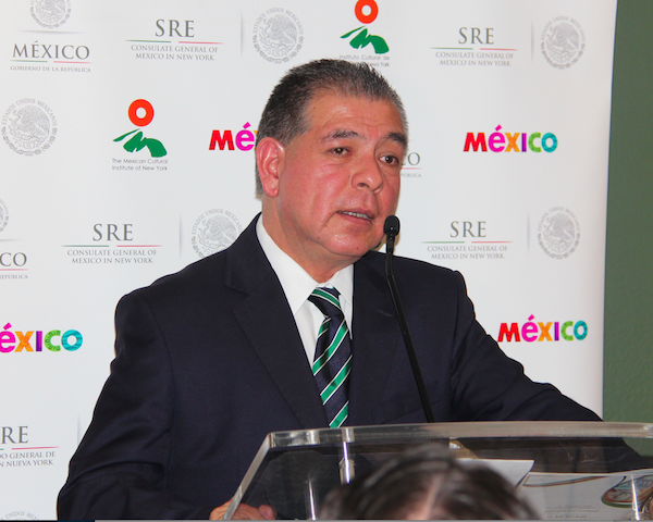 Mario DiCostanzo, Presidente del CONDUSEF, habl&oacute; de los beneficios del M&oacute;dulo de Atenci&oacute;n en el Exterior MAEX, en el Consulado de M&eacute;xico en Nueva York y recalc&oacute; que este servicio permitir&aacute; a la comunidad mexicana realizar tr&aacute;mites y consultas sobre servicios financieros en M&eacute;xico, desde un espacio virtual en el Consulado. 
