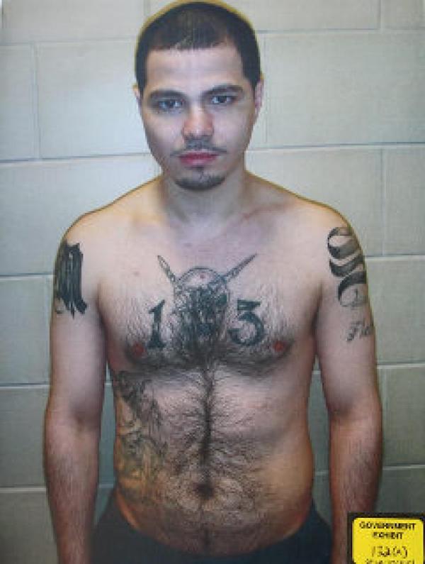 En 2007, Julio Chávez, miembro de MS-13 de Long Island, asesinó a un Maurice Parker en Flushing, porque llevaba una sudadera roja y fue confundido con un miembro de la pandilla Bloods.