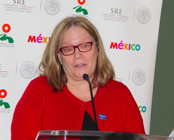Irene Baldwin, Directora Ejecutiva de la organizaci&oacute;n Ariva, indic&oacute; que esta organizaci&oacute;n lleva cuatro a&ntilde;os apoyando al consulado mexicano y que ahora m&aacute;s que nunca es tiempo de dialogar m&aacute;s para ayudar a la gente pobre.
