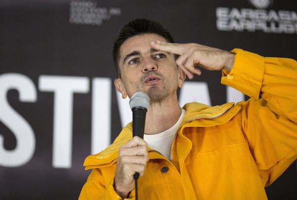 El cantante colombiano Juanes, durante la rueda de prensa que ofreci&oacute; antes de su actuaci&oacute;n en la primera jornada del L Festival.