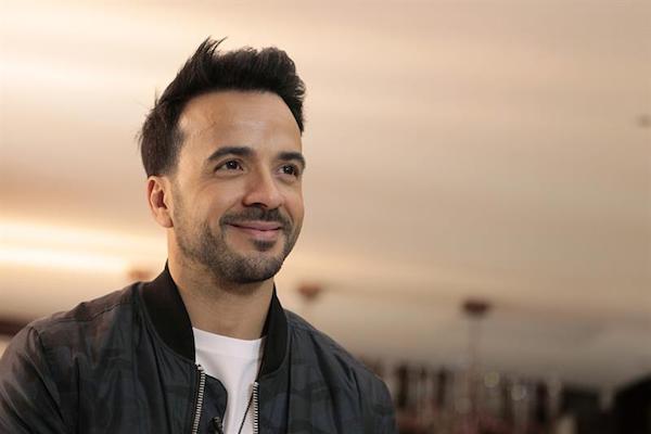  El artista puertorrique&ntilde;o Luis Fonsi, durante la entrevista concedida hoy a la Agencia EFE, en la que ha valorado el &eacute;xito de su &uacute;ltimo &eacute;xito, "Despacito", una colaboraci&oacute;n con Dady Yankee que ha hecho historia como la canci&oacute;n en espa&ntilde;ol que m&aacute;s alto ha llegado en la clasificaci&oacute;n mundial de Spotify. 