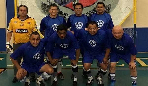 Las jovencitas Hondu-Cariocas del Brasil en la categoría Damas/Femenil y el P.S.G. en la categoría Mixta, son los sextetos que este viernes 29 de Septiembre, a partir de las 8:30 p.m., disputarán las finales en la Fair Play Soccer League/Liga Juego Limpio, en la remodelada cancha sede-local del Brooklyn Jr. S.C., ubicada en el 160 de la Calle 48 en Brooklyn. (Fotos: BukiChapin)