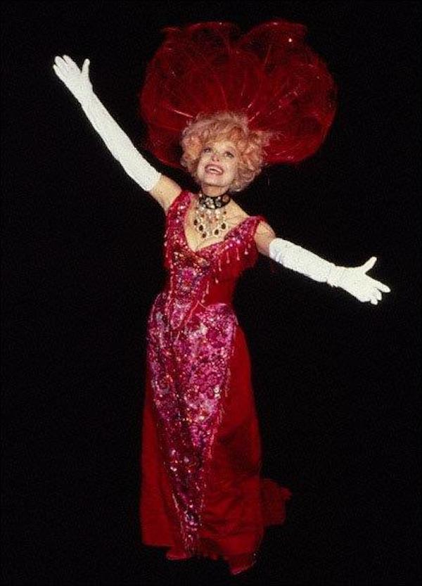 Carol Channing como Dollyy Gallagher Levi.