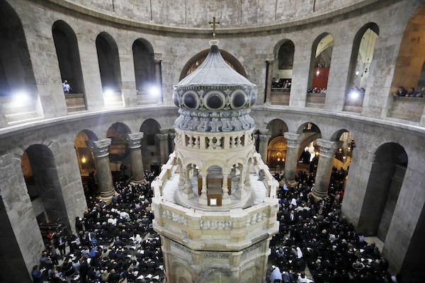  El restaurado Ed&iacute;culo del Sepulcro durante una ceremonia en la iglesia del Santo Sepulcro.  