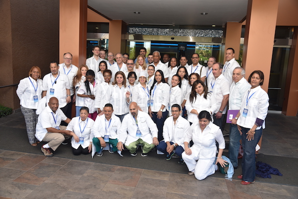 Parte de los m&eacute;dicos que trabajaron en el operativo. 