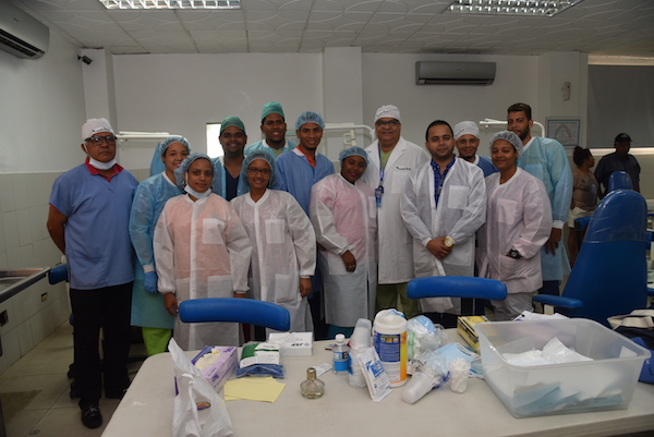 Estudiantes de termin&oacute; la carrera de odontolog&iacute;a de la Universidad Adontol&oacute;gica Dominicana. 