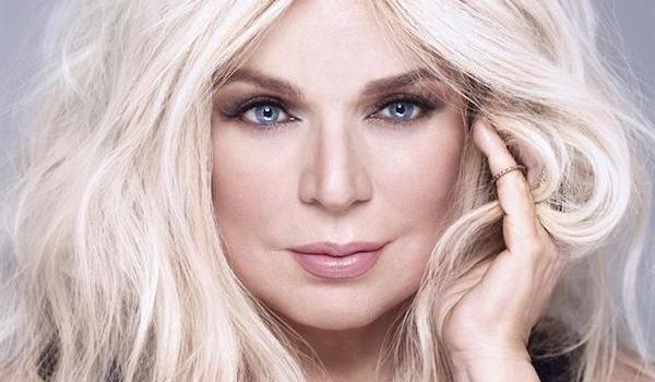 La cantante puertorrique&ntilde;a Ednita Nazario afirm&oacute; hoy, jueves 20 de abril de 2017, en Miami (EE.UU.), que escribir su libro autobiogr&aacute;fico, que se publicar&aacute; junto a su nuevo disco, ha sido una "terapia intensa", al haber tenido que revivir episodios tr&aacute;gicos como la traum&aacute;tica p&eacute;rdida de un beb&eacute; o la muerte de sus padres. 