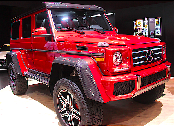 En el&nbsp; NYIAS debutan las novedades m&aacute;s innovadoras y modernas en veh&iacute;culos, que convierten a la Ciudad de Nueva York en el mayor y principal mercado a nivel nacional de la industria de los autos como este todo-caminos SUV de grandes dimensiones de Mercedes-Benz Clase G. 