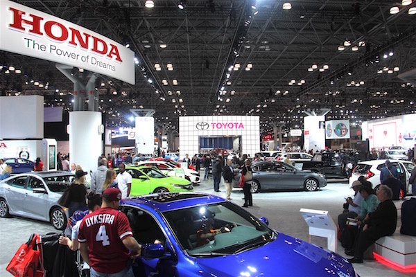 Desde 1987, el Centro de Convenciones Jacob Javits ha sido el recinto anual del Show Internacional del Autom&oacute;vil de Nueva York y en el 2006 recibi&oacute; a m&aacute;s de un mill&oacute;n de visitantes, convirtiendo a este show en el evento n&uacute;mero en ventas realizado en la Ciudad de Nueva York. 