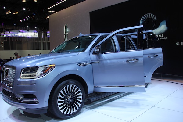 Entre m&aacute;s de mil autom&oacute;viles expuestos y una asistencia de un mill&oacute;n de personas, debutan treinta y dos nuevos modelos de autom&oacute;viles, entre ellos el Lincoln Navigator que ha sido uno de los grandes atractivos del show 2017. 