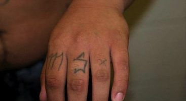 Un presunto miembro de la pandilla Mara Salvatrucha (MS-13) fue acusado hoy del asesinato de un joven en la Reserva Massapequa (Nueva York)