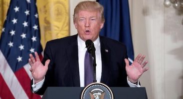 El presidente de EEUU, Donald Trump, y su mujer Melania Trump, asisten a la celebración del Mes de la Herencia Hispana en la Casa Blanca,