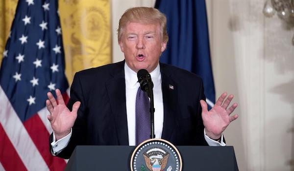 El presidente de EEUU, Donald Trump, y su mujer Melania Trump, asisten a la celebración del Mes de la Herencia Hispana en la Casa Blanca,