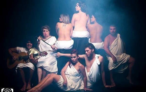 El reparto completo de la obra "Huelga de sexo", producción de Artspoken de Miami.
