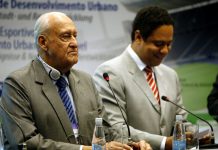 El presidente honorario de la FIFA, João Havelange (i) y Orlando Silva (d) en una foto de 2010.