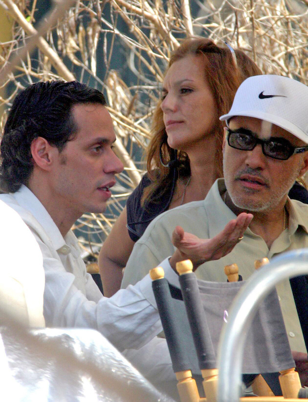 Imagen de archivo del cantante y actor estadounidense de origen puertorriqueÒo Marc Anthony (i), acompaÒado de equipo de producciÛn de la pelÌcula "El Cantante", en la que interpretÛ al salsero HÈctor Lavoe.