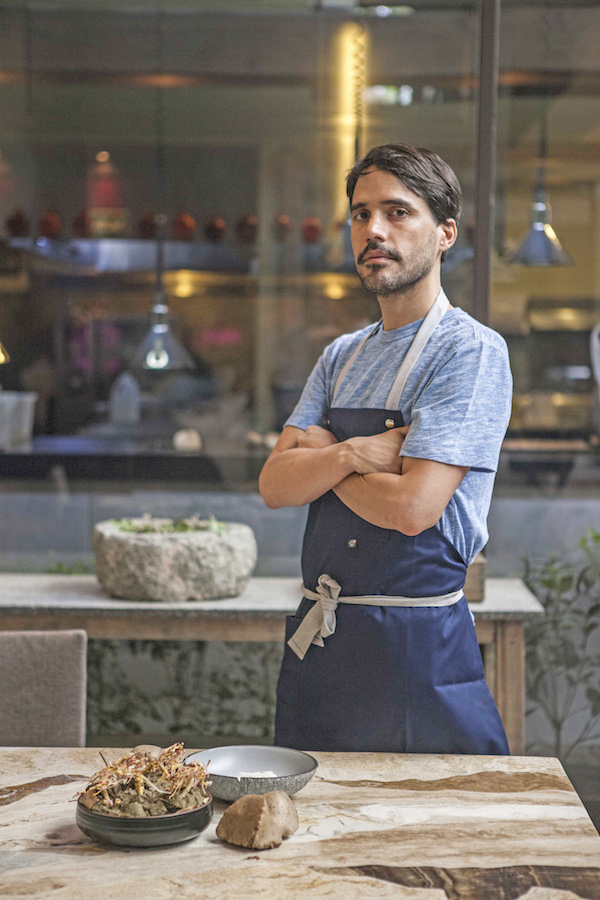 Fotograf&Igrave;a del cocinero peruano Virgilio Martinez , en su restaurante Central de la ciudad de Lima ( Per˙) .