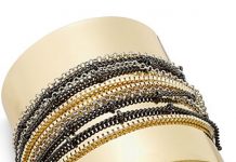 Este atractivo brazalete estilo "cuff" tiene varias cadenas de tres tonos diferentes de metales. Muy atractivo.