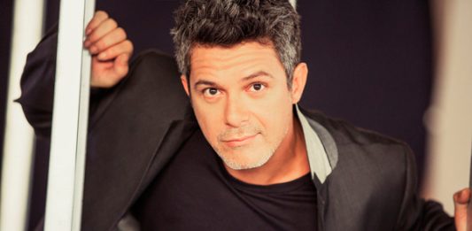 El cantante español Alejandro Sanz llevará este jueves su gira latinoamericana "La música no se toca" a Montevideo, una ciudad a la que el artista considera un "viejo amigo" y en la que actuará después de varios intentos frustrados.