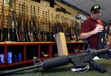 Un 30 % de los estadounidenses afirma tener armas, y de ellos casi un 20 % pertenece a la Asociación Nacional del Rifle