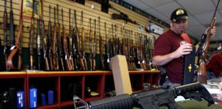 Un 30 % de los estadounidenses afirma tener armas, y de ellos casi un 20 % pertenece a la Asociación Nacional del Rifle