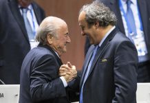 El presidente de la FIFA, Joseph Blatter (i), junto al presidente de la UEFA, Michel Platini (d).