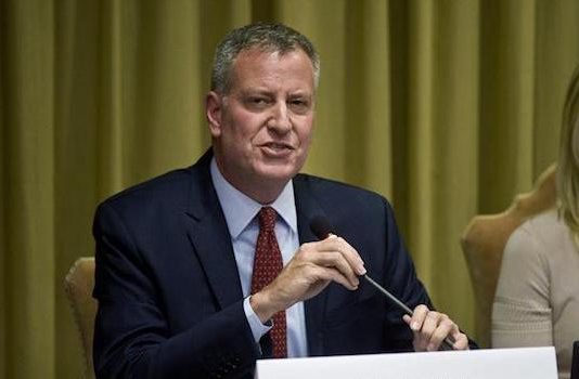 Alcalde anuncia nuevas programas para pequeñas empresas El alcalde de Nueva York, Bill de Blasio, anuncia CreateNYC, un plan cultural para todos los neoyorquinos.