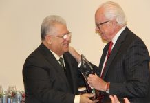 Sir Mario J. Paredes, Presidente de la Cámara de Comercio Norteamericana-Chilena adicionalmente es miembro del Directorio de varias organizaciones culturales y de beneficencia y a nivel profesional labora en la Sociedad Biblica Americana.