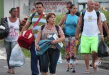Centenares de exiliados cubanos se volcaron al barrio de la Pequeña Habana, en Miami, y con cánticos y carteles por una "Cuba libre" rechazaron la histórica visita del presidente de EE.UU., Barack Obama a Cuba, a la que calificaron de "traición".  