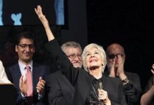 Concha Velasco recibe su premio en el Festival de Teatro de Almagro.