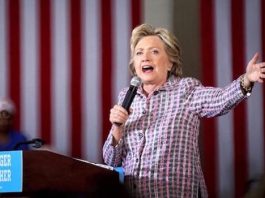 Clinton insta a sus seguidores a seguir "adelante" pese al triunfo de Trump La candidata demócrata a la Casa Blanca, Hillary Clinton, pronuncia un discurso.