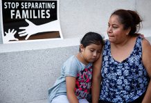 Jóvenes soñadores celebran cinco años de DACA con llamado a resistencia El Estado de Nueva York es el hogar de 42.000 beneficiarios de la DACA. Los beneficiarios de DACA deben solicitar la renovación antes del 5 de octubre