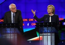 El senador de Vermont Bernie Sanders (i) y la exsecretaria de Estado Hillary Clinton (d) durante el debate presidencial Demócrata en Wynn en Las Vegas, Nevada. Hillary Clinton es la clara favorita para ganar la nominación demócrata con solo Bernie Sanders como serio contendiente.