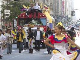 Los Mejores Festivales y Desfiles Hispanos en La Ciudad de Nueva York La comunidad latina en Nueva York llevó sus bailes, música y tradiciones a la famosa Quinta Avenida de Nueva York para celebrar con orgullo, una vez más, el tradicional Desfile de la Hispanidad.