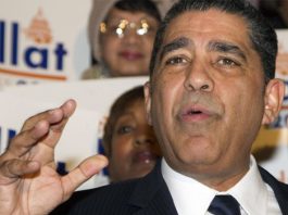 El político demócrata vuelve a postularse para representar en el Congreso federal al Distrito Congresual número 13 de Nueva York, tal como ya hizo sin éxito en 2012 y 2014, cuando perdió las primarias de su partido frente al veterano congresista Charles Rangel.  