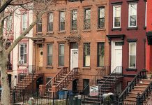 EN LOS VECINDARIOS neoyorquinos continúa al galope la ola de desahucios o “foreclosures” de quienes no pueden pagar sus hipotecas y son propietarios de su única casa.