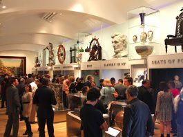 Con orgullo para la comunidad mexicana, la promoción de la muestra del artista colonial Cristóbal de Villalpando se muestra en la fachada del mundialmente famoso Museo de Arte Metropolitano de la Quinta Ave. otra muestra de la presencia de los hispanos en la capital del mundo.