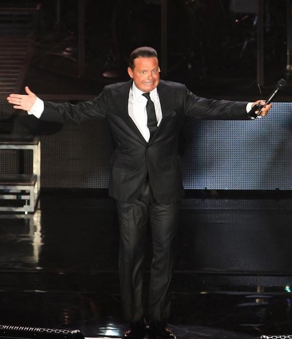Fotografía del 29 de enero de 2015, del cantante mexicano Luis MIguel , durante una presentación en el Auditorio Nacional en Ciudad de México.