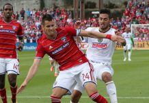 El Galaxy de Los Ángeles revalidó el título de campeón de la Copa MLS de la Liga Profesional de Fútbol de Estados Unidos al vencer en la final por 3-1 al Dynamo de Houston, en lo que fue el último partido del centrocampista inglés David Beckham.