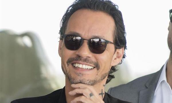 El cantante neoyorquino de origen puertorrique&ntilde;o Marc Anthony sonr&iacute;e durante una rueda de prensa.