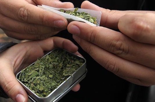 EE.UU. rechaza sacar la marihuana de la lista de drogas más peligrosas La DEA anunció su decisión de mantener la marihuana en la lista de las drogas más peligrosas, donde se encuentra junto con la heroína y el éxtasis.