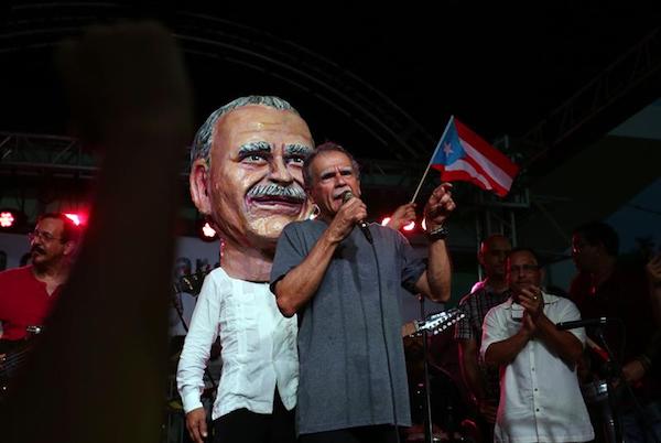 El independentista puertorrique&ntilde;o Oscar L&oacute;pez habla durante su fiesta de bienvenida.