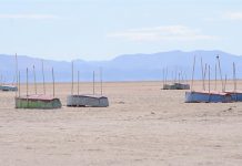 El segundo lago más grande de Bolivia, el Poopó, está en un proceso de desertización en la zona andina del país debido al cambio climático, los fenómenos de El Niño y la Niña y la contaminación minera.