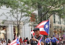 Un evento organizado por la Vanguardia Puertorriqueña, organización fundada en 1935 cuyo lema era “Ser, no parecer” en el cual consta el congresista Vito Marcantonio compartiendo con las madres boricuas el 7 de mayo de 1941.