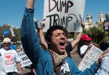 Miles de personas participaron en marchas y concentraciones convocadas en 46 Ciudades de Estados Unidos para pedir al Congreso que inicie el proceso de destitución del presidente Donald Trump.