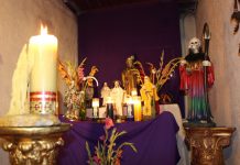 Los expertos coinciden en que la gran popularidad de la Santa Muerte, incluso entre los fieles católicos, se debe a que se le atribuyen milagros que superan los realizados por figuras tan importantes entre los mexicanos como San Judas Tadeo o la Virgen de Guadalupe.