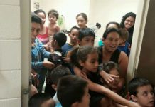 Expertos advierten que EEUU puede separar familias migrantes para procesarlas La Comisión de Derechos Civiles de EE.UU. instó al Gobierno y al Congreso a acabar con la detención de menores y mujeres con niños, así como a mejorar las garantías de que los detenidos al cruzar la frontera sean tratados con respeto a los más básicos estándares.
