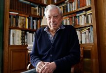 El Nobel de Literatura Mario Vargas Llosa durante el evento en el que se le optorgó el premio "Leyenda Viviente", por la Biblioteca del Congreso de los Estados Unidos en Washington DC.